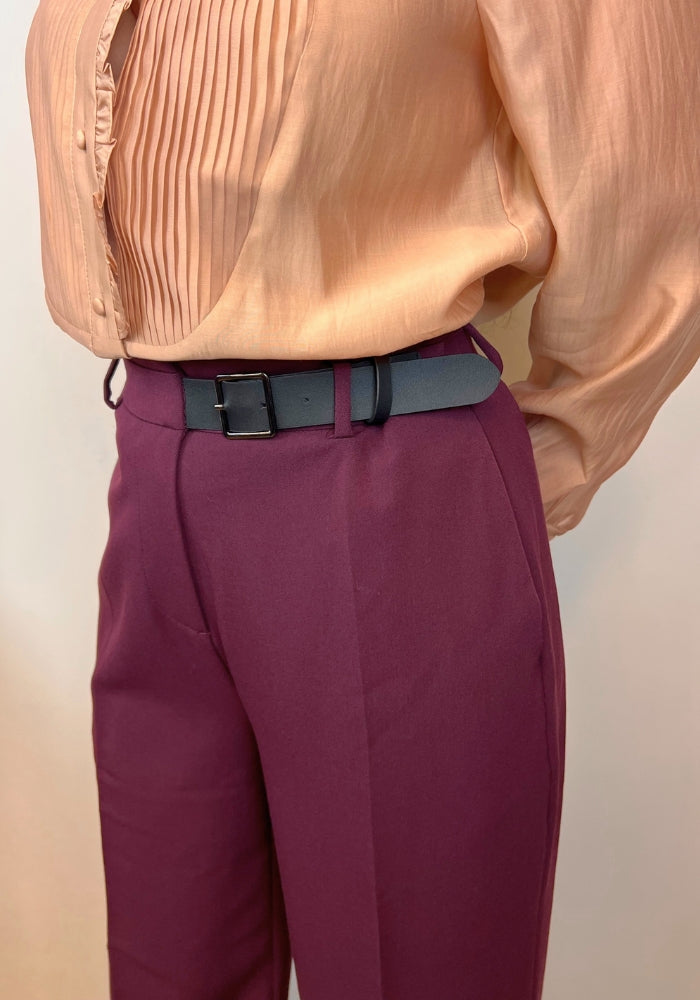 Pantalón Recto con Detalle Correa